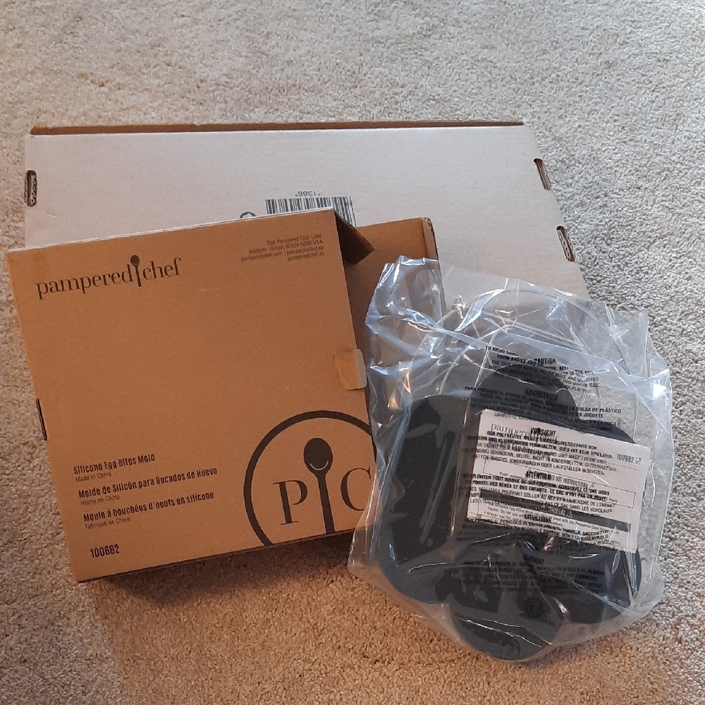 NWT.  Pampered Chef Silicone Egg Bites Mold